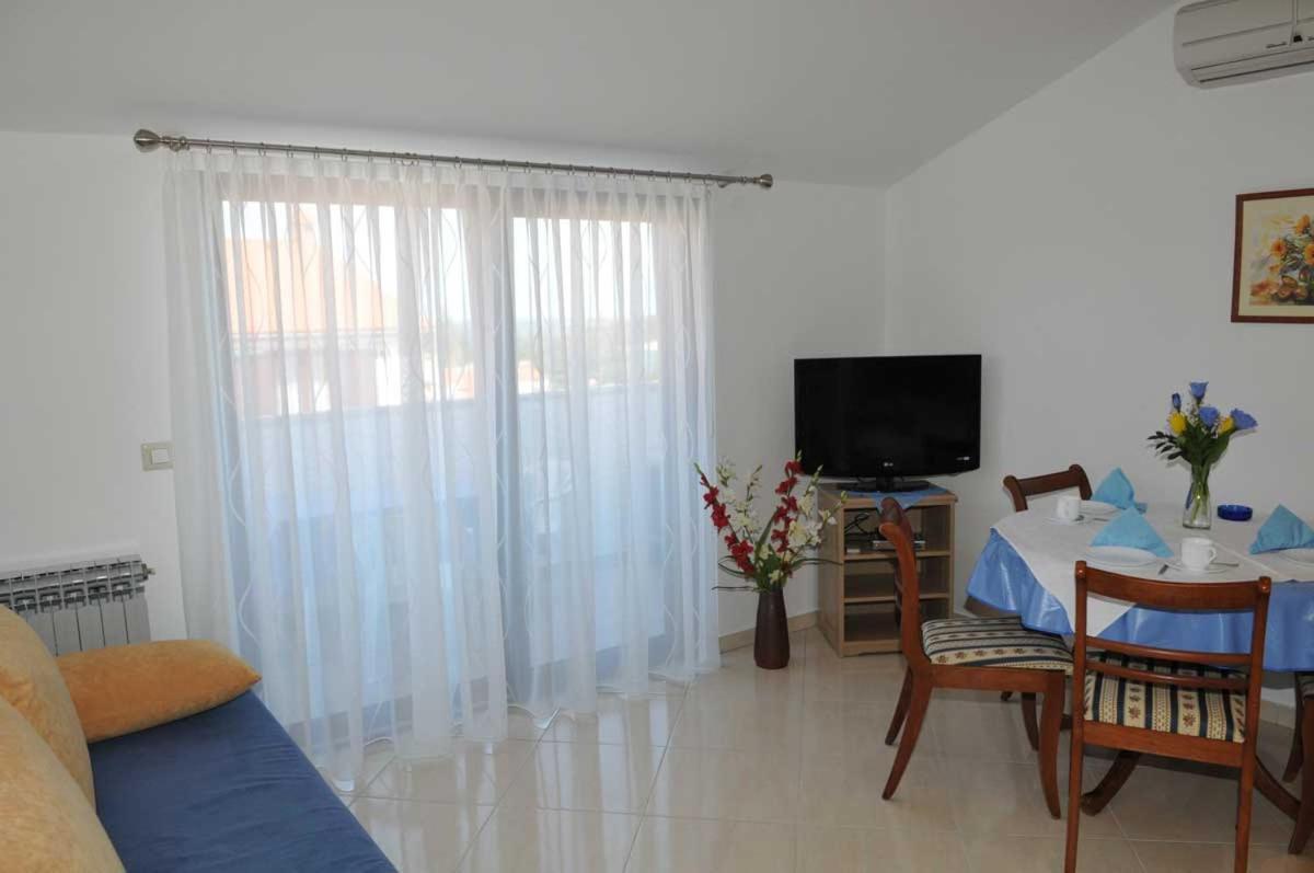 Apartment Mina *